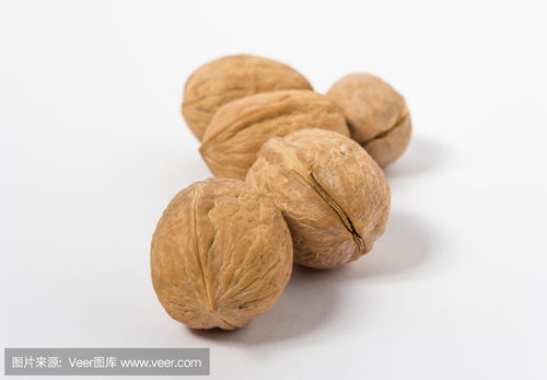 白色背景下的核桃魅力 干果銷(xiāo)售中的視覺(jué)營(yíng)銷(xiāo)策略